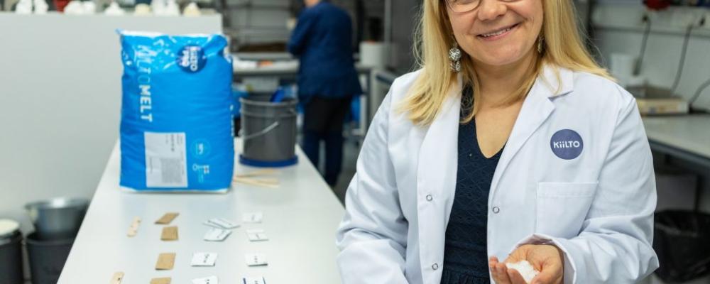 - Packaging is increasingly being produced from biobased materials. The adhesives used in them must support the same goal. Biobased adhesives reduce the packaging's overall carbon footprint, says Kiilto’s product development manager, Maija Kulla-Pelonen. Foto: Kiilto