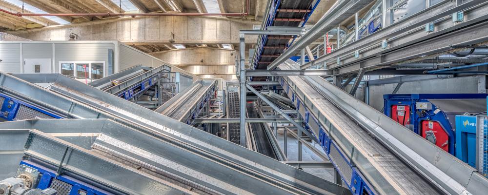 The new plant is the first in Italy capable of separating six different types of paper and cardboard. Copyright: DFCREATIO