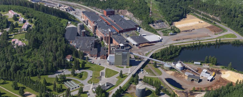 The Simpele mill. The investment shutdown will last approximately five weeks and includes key installations such as a complete modernisation of the coating section, expansion of the coating kitchen, and commissioning of a new pallet packaging line. Photo: Metsä Board