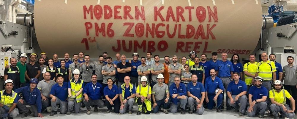 Start-up team. Voith starts up PM 6 at Modern Karton in Turkey, adding 640,000 tons of recycled containerboard capacity and boosting production efficiency. Photo: Voith