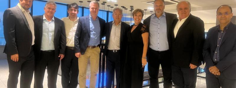 Final negotiation in the city of Curitiba, Brazil – from left to right: Augusto Martins (Voith), Joaquim Maldonado (Adami), Rodrigo Cattai (Voith), Luis G. Bandle (Voith), Hideo Ogassawara (Adami), Carla Borba (Voith), Antonio Lemos (Voith), Jose Adami (Adami) and Osiel Paulino (Adami). Photo: Voith