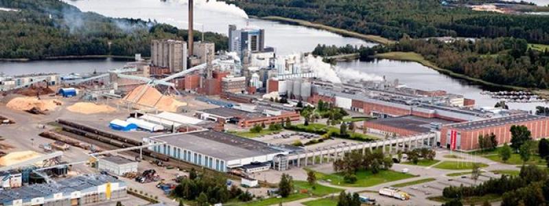 Holmen’s paperboard mill located in Iggesund, Sweden, has a total annual capacity of 330,000 tonnes of solid bleached board (SBB). Photo: Rolf Andersson
