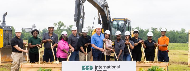 International Paper employees break ground on new sustainable packaging plant in Brandon, Mississippi. Photo: International Paper. Photo: International Paper