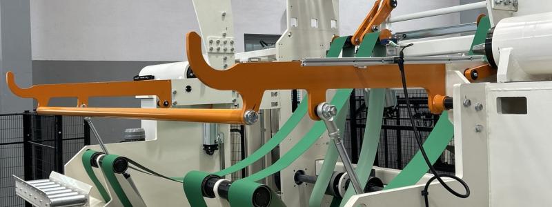 Unwinder model UT 250 with collapsable reel unwinding arms. Photo: Maflex