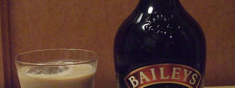 Diageo trials paper-based Baileys bottle at Barcelona festival, testing consumer response and sustainability of Dry Molded Fiber packaging. Photo: Wikimedia Commons