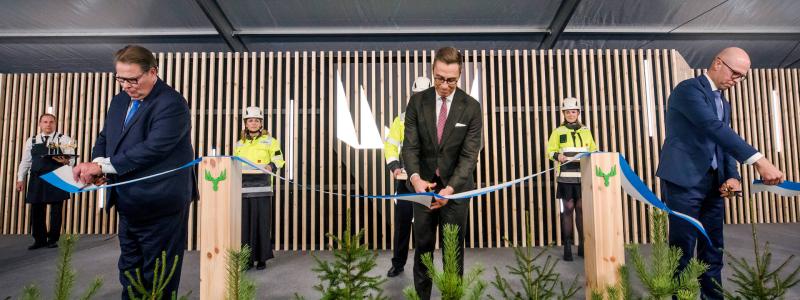 he mill was inaugurated by President of Finland Alexander Stubb, chair of Metsäliitto Cooperative’s Board of Directors Jussi Linnaranta, and President and CEO of Metsä Group Ilkka Hämälä. Photo: Nina Susi/Metsä Group