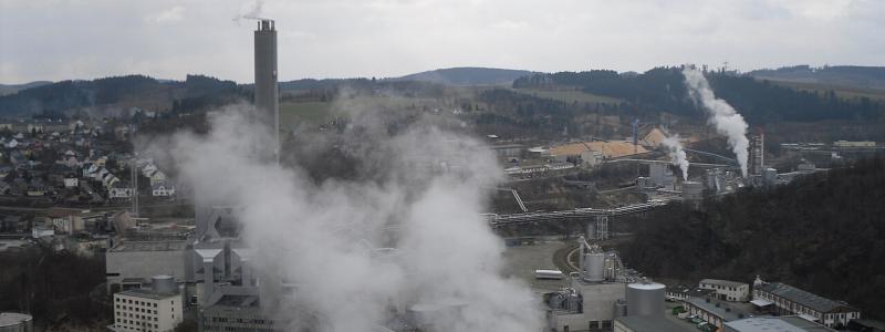 The Mercer Rosenthal mill produces about 360,000 tonnes of elemental and total chlorine-free Northern Bleached Softwood Kraft (NBSK) pulp per year, 400,000 MWh of renewable electricity, and about 5,000 tonnes of crude tall oil per year. Photo: ChNPP/Wikimedia Commons