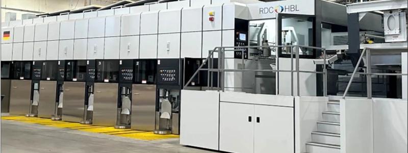 DS Smith’s corrugated packaging facility in Grenaa, Denmark. The production line includes a Göpfert Rotary Die Cutter 16/28 High Board Line equipped with five printing units. According to the company, the system combines servo-driven technology, vacuum sheet transport and automatic register control to ensure precise printing and cutting throughout the manufacturing process.
Photo: DS Smith.