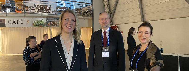 The Finnish Minister of Climate and the Environment, Sari Multala, to the left. Photo: Simon Matthis