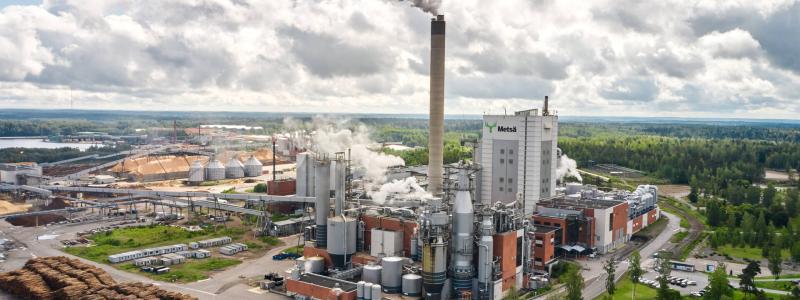 The Joutseno pulp mill has the capacity to produce 690,000 tonnes per year of softwood pulp.  Photo: Petri Lyytikäinen, Videolle/Metsä Group