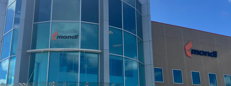 The site is designed to support fast‑growing eCommerce demand, enabling scalable volumes, short lead times and consistent performance. Photo: Mondi