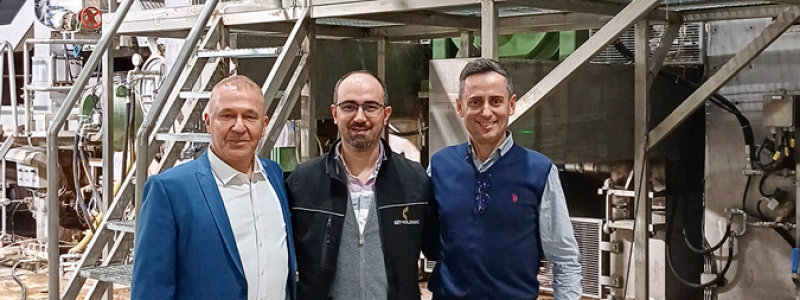 KMK Paper and Toscotec’s team in front of  PM1 at Kahramanmaraş mill in Turkey (from left to right): Bora Kallem, owner,  
EMKA Ltd; Cihangir Hakan Oba, Project Manager, KMK Paper; Fabrizio Charrier, Sales Manager, Toscotec. Photo: Toscotec