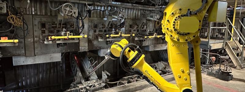 Smelt spout robot in action. Photo: Business Wire