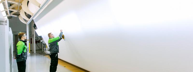 Press felt inspection. Photo: Valmet