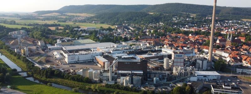 The Alfeld mill now produces various barrier paper products, ranging from 44g/m² to 120g/m², available in different finishes such as Natural, Silk, and Gloss of the printing side. This includes Sappi’s low, medium and high barrier and heat sealable papers. Photo: Sappi Europe