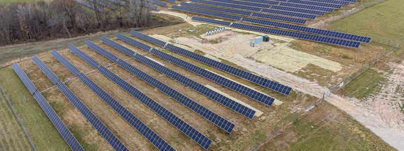 Solar farm in Wisconsin, USA. Photo: Wikideas1/Wikimedia Commons