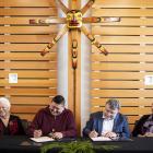 Tla’amin Nation and Domtar sign the tiskwat land agreement in Powell River, BC. From left to right: Elsie Paul, Tla’amin Elder; Hegus John Hackett, Tla’amin Nation; Richard Tremblay, President, Pulp and Tissue, Domtar; and Lana Wilhelm, Director, Indigenous Relations, Domtar. The agreement sees a significant portion of the tiskwat paper mill site lands returning to the Tla’amin Nation. Photo: CNW Group/Domtar