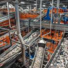A joint venture between TOMRA, a sensor-based sorting technology provider, and Plastretur, Norway's producer responsibility organisation for plastic packaging, has opened a facility designed to process 90,000 tonnes of packaging waste a year. The Områ facility, located at Holtskogen outside Oslo, uses automated mixed waste sorting to separate materials into ten distinct polymer fractions. Foto: TOMRA