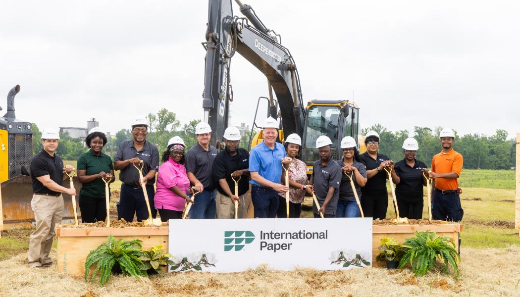 International Paper employees break ground on new sustainable packaging plant in Brandon, Mississippi. Photo: International Paper. Photo: International Paper