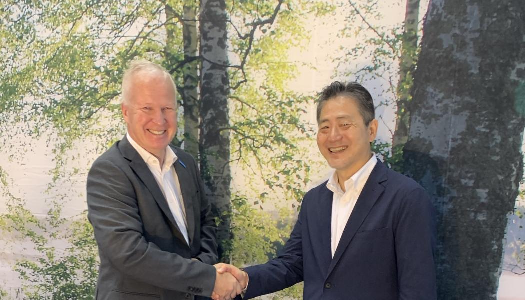 Blue Ocean Closures CEO, Lars Sandberg (left) and Nissha Director of the Board, Senior Executive Vice President, Industrial Materials Business Unit, Hisashi Iso (right). Photo: Blue Ocean Closures