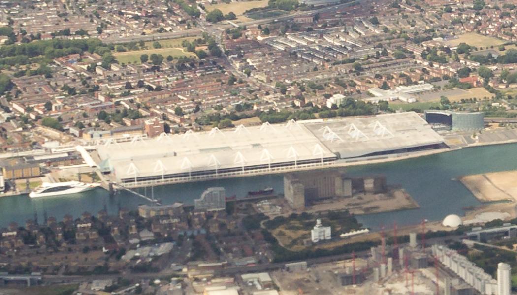 Aerial view of Excel London. Photo : Katie Chan/Wikimedia Commons 