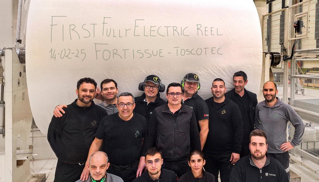 Fortissue and Toscotec team with the first full electric reel. Photo: Toscotec