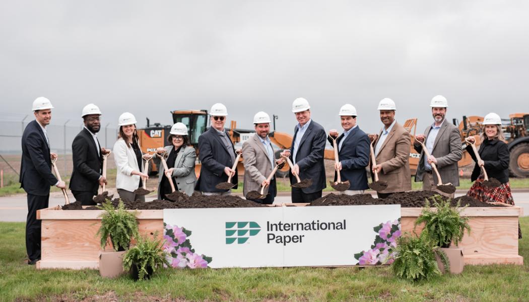 Crowds gather to break ground on International Paper’s Largest Greenfield U.S. Box Plant soon to be built in Waterloo Iowa. Photo: International Paper/PRNewswire