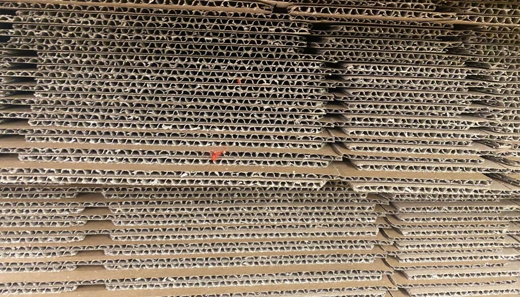 The new study shows corrugated packaging outperforms reusable plastic containers. 