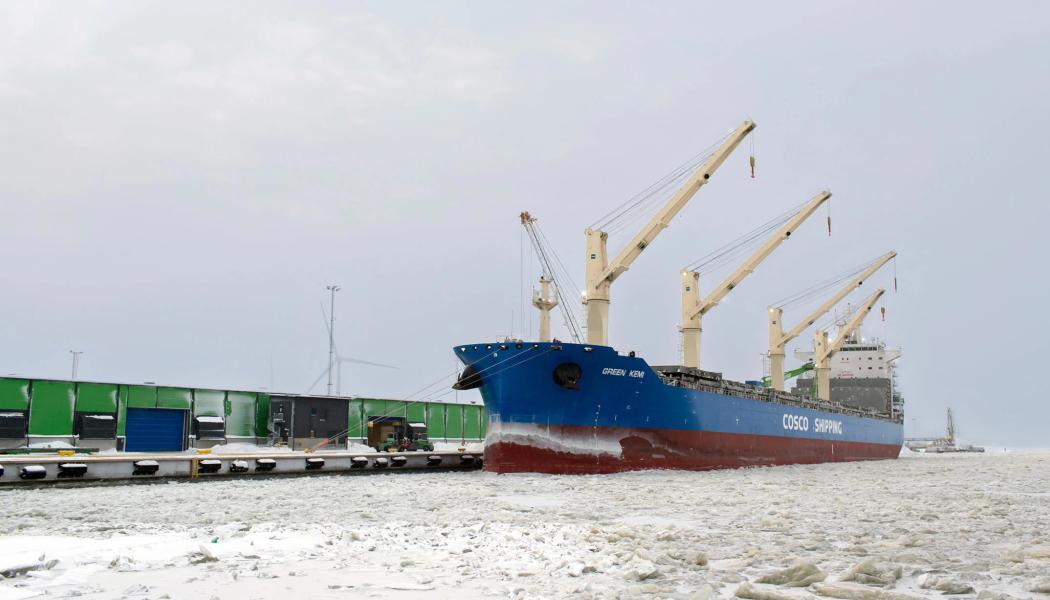 Shipping disruptions through the Hormuz and Suez channels may delay Finnish forest exports to Asia by weeks and raise freight costs. Photo: Port of Kemi