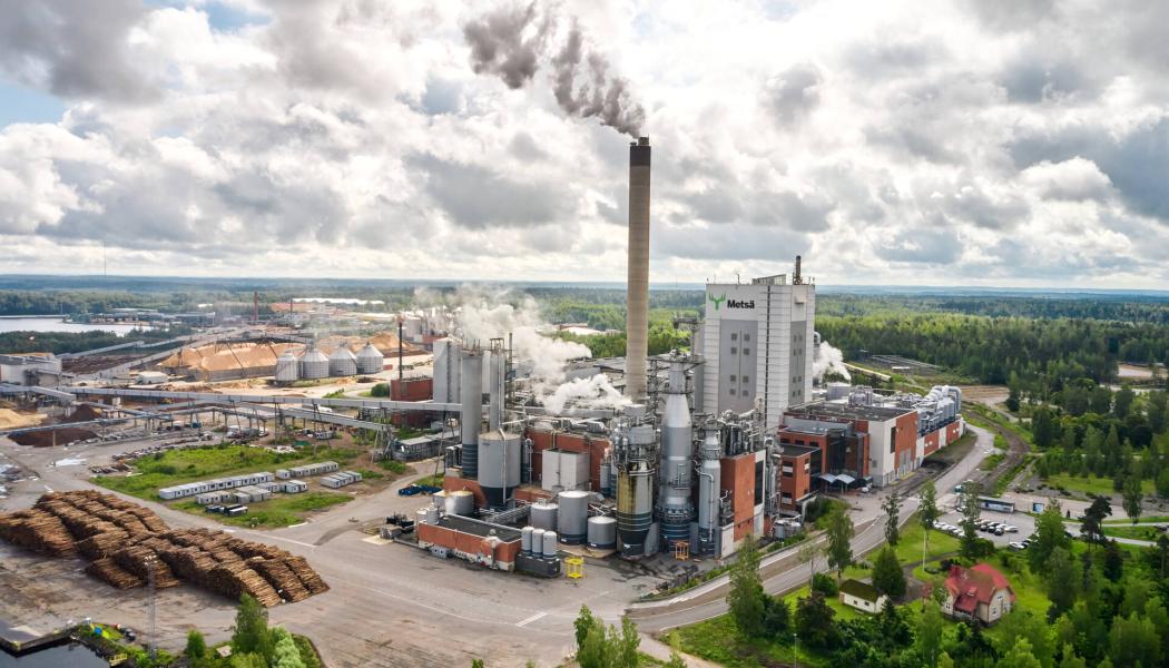The Joutseno pulp mill has the capacity to produce 690,000 tonnes per year of softwood pulp.  Photo: Petri Lyytikäinen, Videolle/Metsä Group