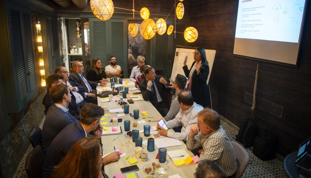 On 16 November 2023, a group of industry leaders came together to a round table in Spain to talk about how to boost the circularity of paper bags in the construction industry. Photo: Mondi