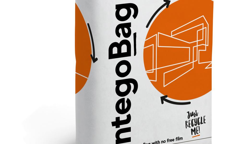 To produce IntegoBag, Mondi leverages its integrated value chain: from creating the kraft paper from responsibly sourced fibres, enhancing it with a functional barrier coating, to bag converting, the solution is fully produced in-house.  Photo: Mondi