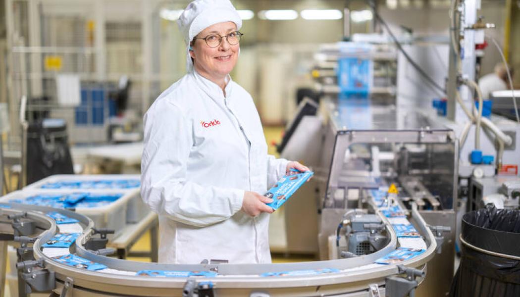 The new type of wrapper for Panda Milk Chocolate is based on UPM Asendo™ Pro 75 g/m2 barrier paper, which has suitable grease barrier properties for Panda milk chocolate. Photo: UPM