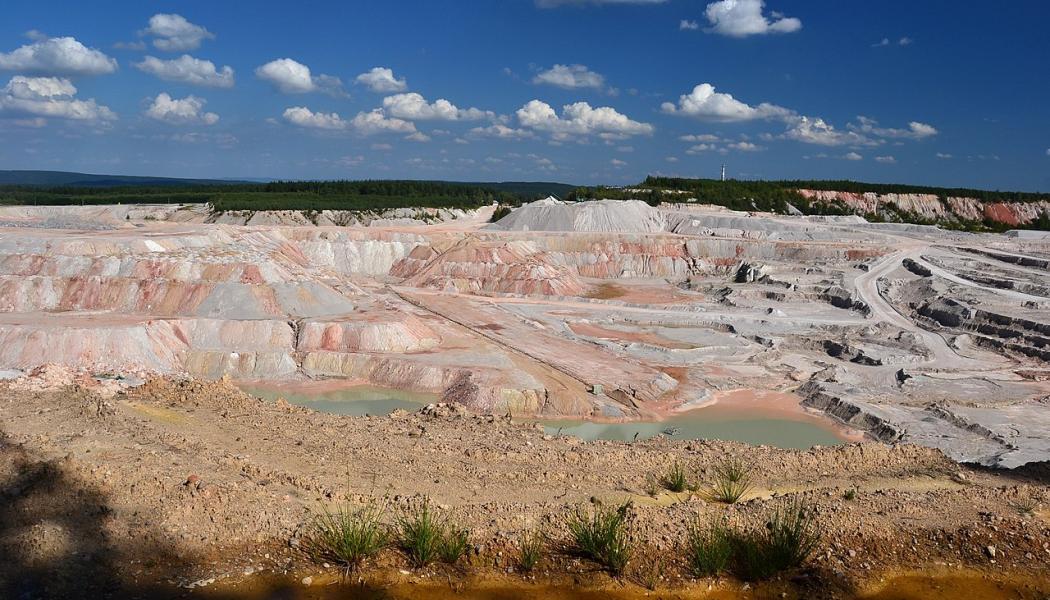 Kaolin quarry. Photo: Petr Kinšt