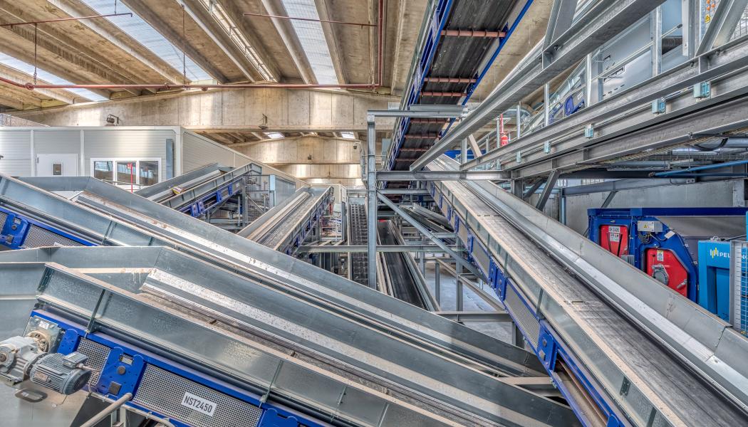 The new plant is the first in Italy capable of separating six different types of paper and cardboard. Copyright: DFCREATIO