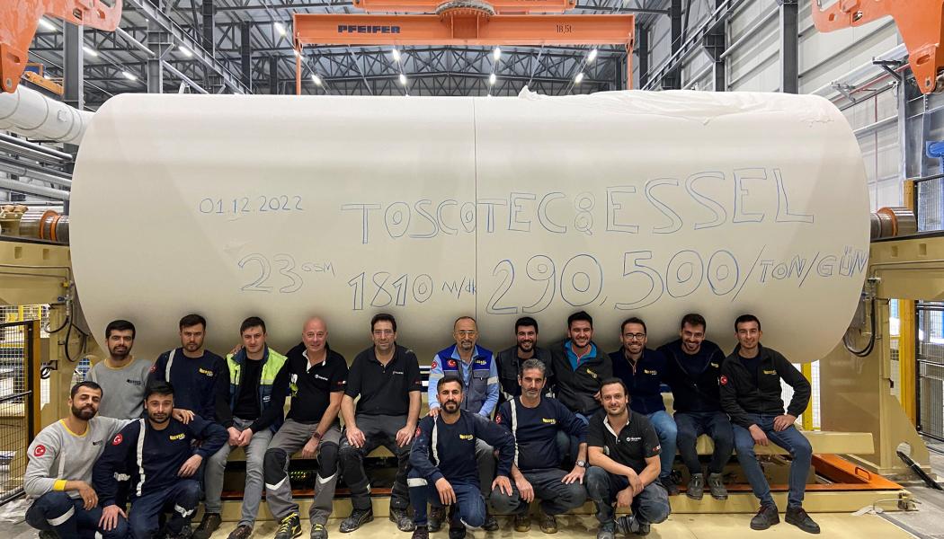 Essel Kâğıt and Toscotec’s teams in front of PM3 at Osmaniye mill. Photo: Toscotec