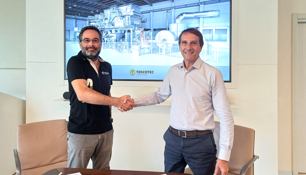 (From left to right) Ivo Valtchev, Pulp Mill Holding - Vice CEO at Kyiv Cardboard and Paper Mill, and Alessandro Mennucci, Toscotec CEO, during contract signature at Toscotec’s headquarters in Lucca, Italy. Photo: Toscotec