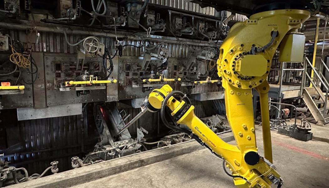 Smelt spout robot in action. Photo: Business Wire