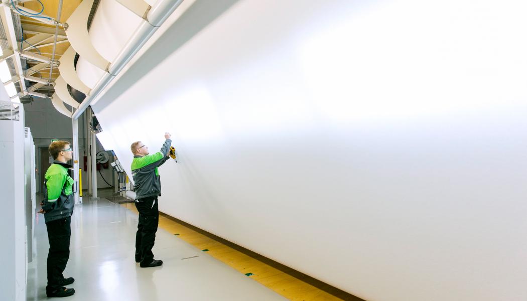 Press felt inspection. Photo: Valmet 