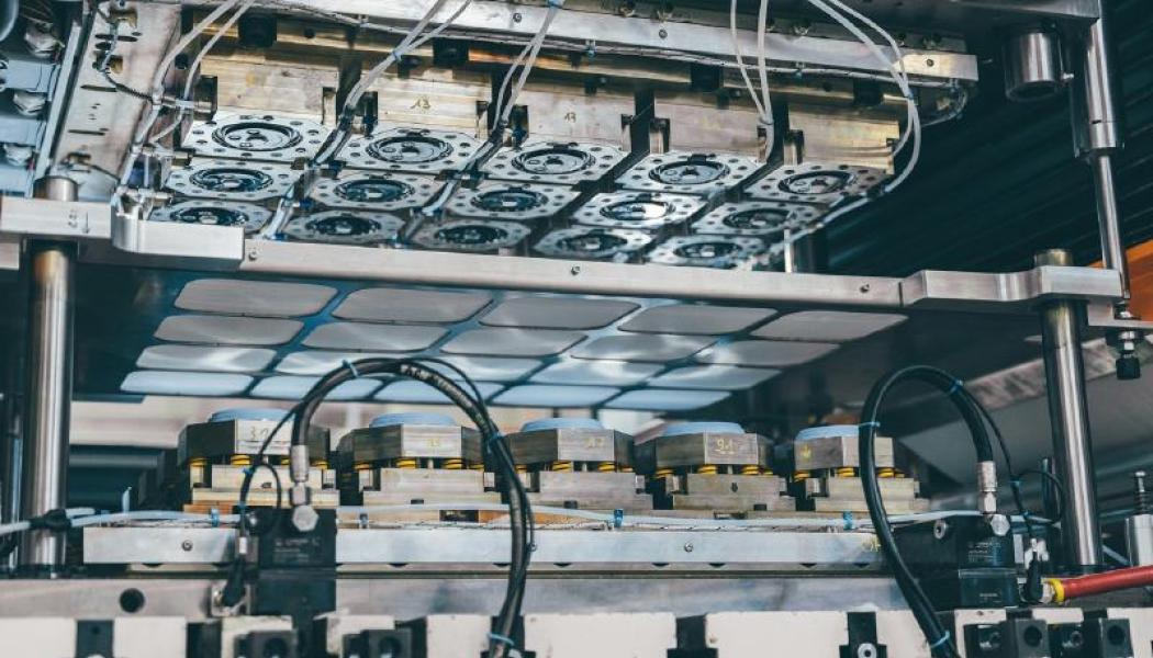 The Skene production unit utilizes an innovative dry forming process to produce high-performance formed fiber products, such as cup lids. Photo: PulPac