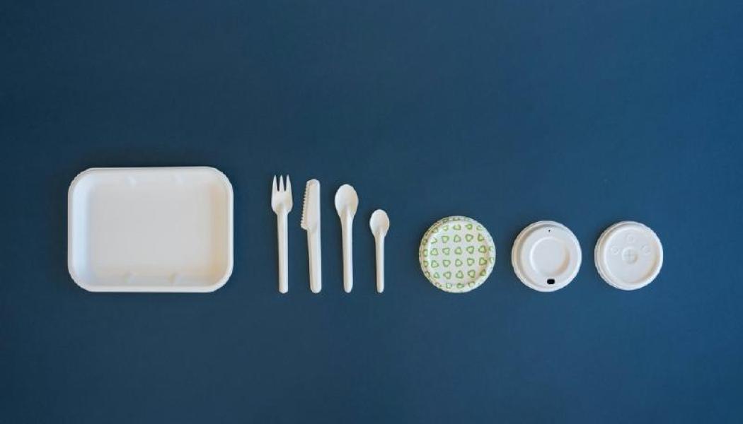 The company will focus on food and retail applications, including coffee cup lids, plates, cutlery, bottles, fashion hangers, and pharmaceutical packaging. Photo: PulPac
