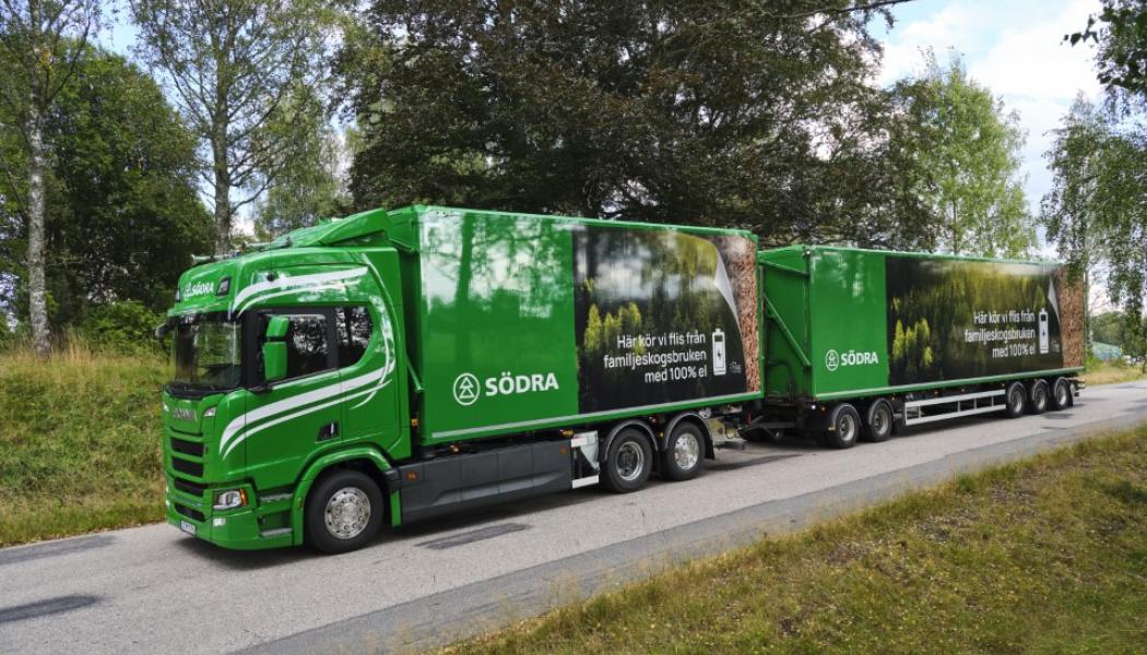 The electric wood chip truck will be deployed on regular routes and will be a natural part of Södra's truck fleet.  Photo: Södra 