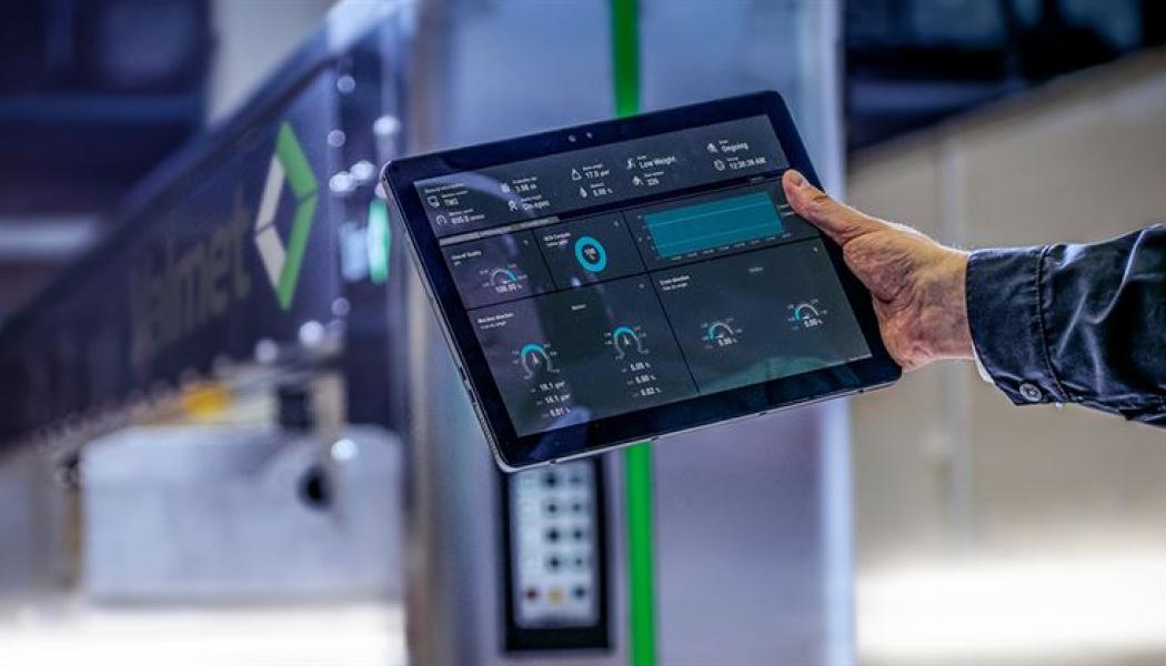 The delivery includes a Valmet IQ QCS system for a high-speed board machine. The scope also includes online moisture measurement after the press section, supporting the improvement of the operability of the paper machine. Photo: Valmet