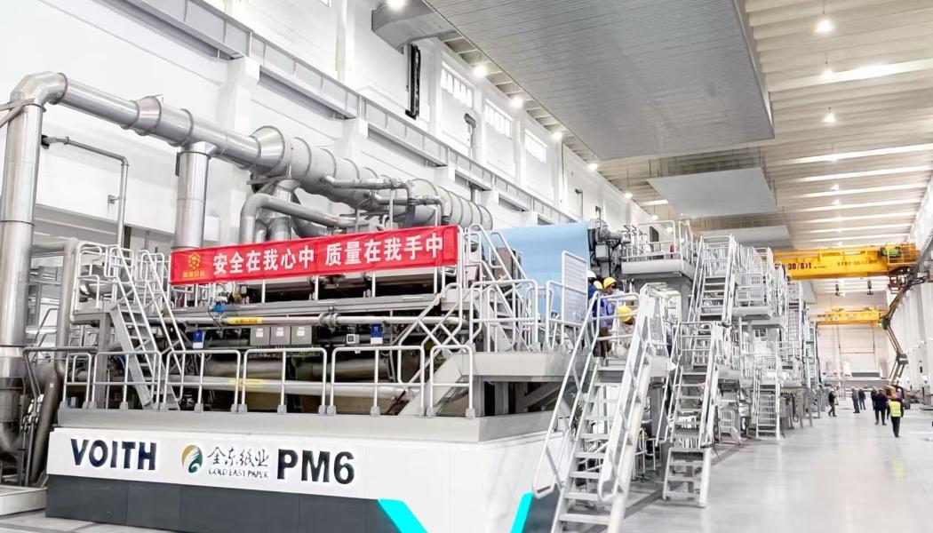 Voith and APP teams celebrate the successful start-up of PM 6 at the mill site. Photo: Voith