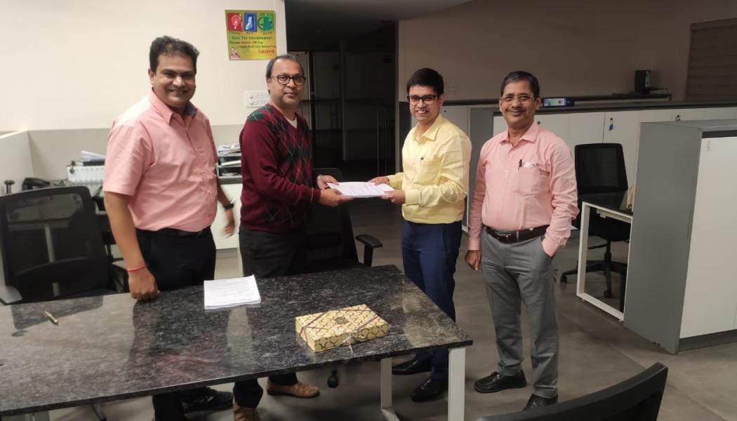 During the contract signing ceremony at B&B Triplewall Containers in Hosur (from left to right): Mr. Manish Bothra (Director B&B Triplewall Containers), Mr. Manish Gupta (Director B&B Triplewall Containers), Mr. Supratim Pan (Sr. Deputy Manager Fiber Systems Voith Paper India), Mr. Ashis Talukdar (Head of Engineering Voith Paper India). Photo: Voith