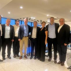 Final negotiation in the city of Curitiba, Brazil – from left to right: Augusto Martins (Voith), Joaquim Maldonado (Adami), Rodrigo Cattai (Voith), Luis G. Bandle (Voith), Hideo Ogassawara (Adami), Carla Borba (Voith), Antonio Lemos (Voith), Jose Adami (Adami) and Osiel Paulino (Adami). Photo: Voith