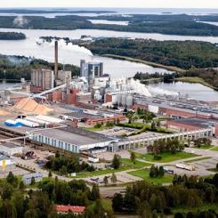 Holmen’s paperboard mill located in Iggesund, Sweden, has a total annual capacity of 330,000 tonnes of solid bleached board (SBB). Photo: Rolf Andersson