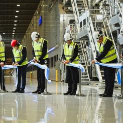 The new line was inaugurated by Prime Minister of Finland Petteri Orpo, Chair of Stora Enso’s Board of Directors Kari Jordan, President and CEO of Stora Enso Hans Sohlström, and Oulu mill’s Chief Shop Steward Olli-Pekka Kaikkonen. Photo: Stora Enso