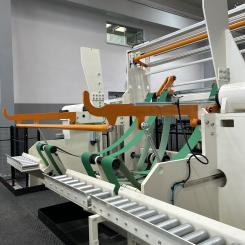 Unwinder model UT 250 with collapsable reel unwinding arms. Photo: Maflex