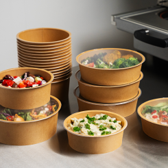 The round bowl format is adapted for modern food concepts such as salads, bowls, sushi and poke bowls and provides a clear and appetising presentation on the retail shelf.